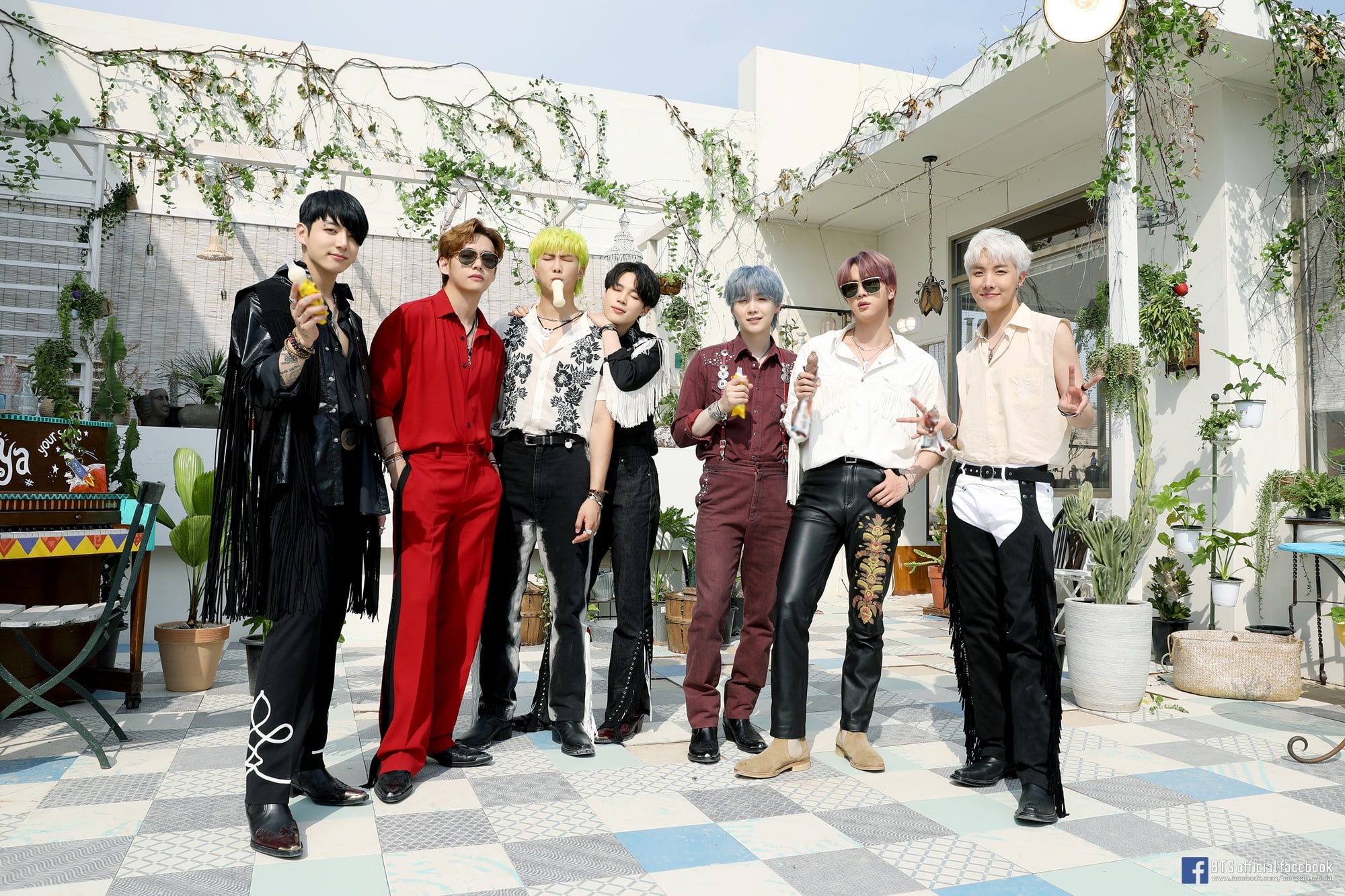BTS quay lại đường đua âm nhạc với tạo hình 'độc lạ', dân mạng liên tưởng tới HKT đình đám một thời - Ảnh 1
